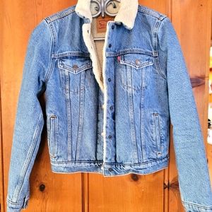 LEVIS MINT CONDITION SIZE S WOMENS DENIM JACKET